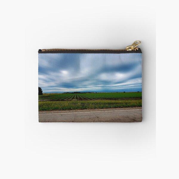 Artikelvorschau, Vor dem Sturm: Die Great Plains entworfen und verkauft von Kaylee Kavanagh.