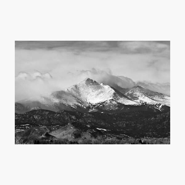 Aperçu de l'œuvre Longs Peak et une tempête moyenne créée et vendue par Bo Insogna.