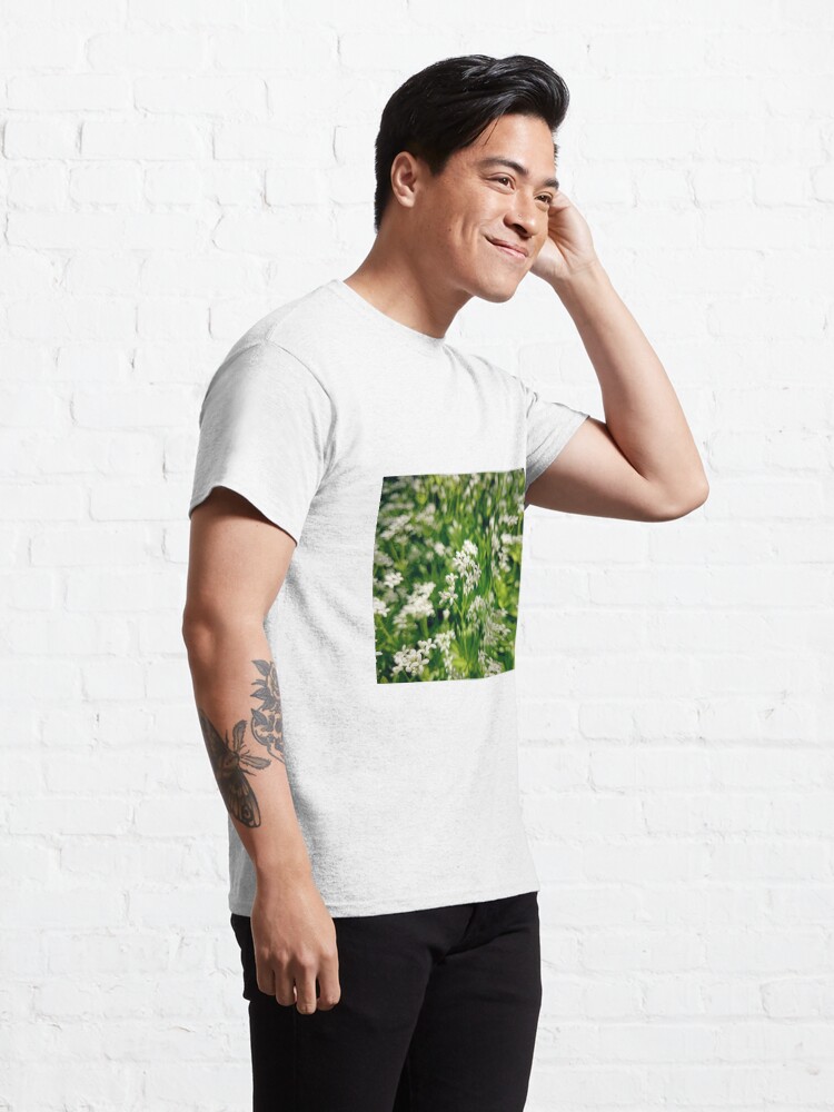 Alternative Ansicht von Zarte Waldmeister-Blüte Classic T-Shirt