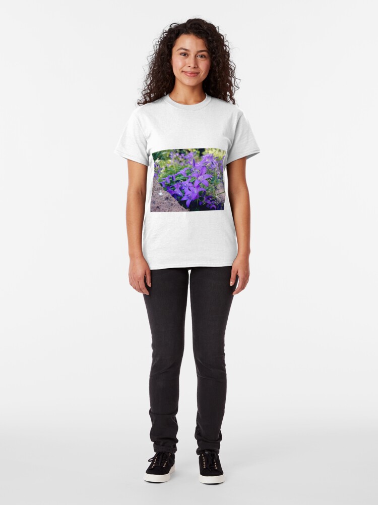 Alternative Ansicht von Glockenblume Classic T-Shirt