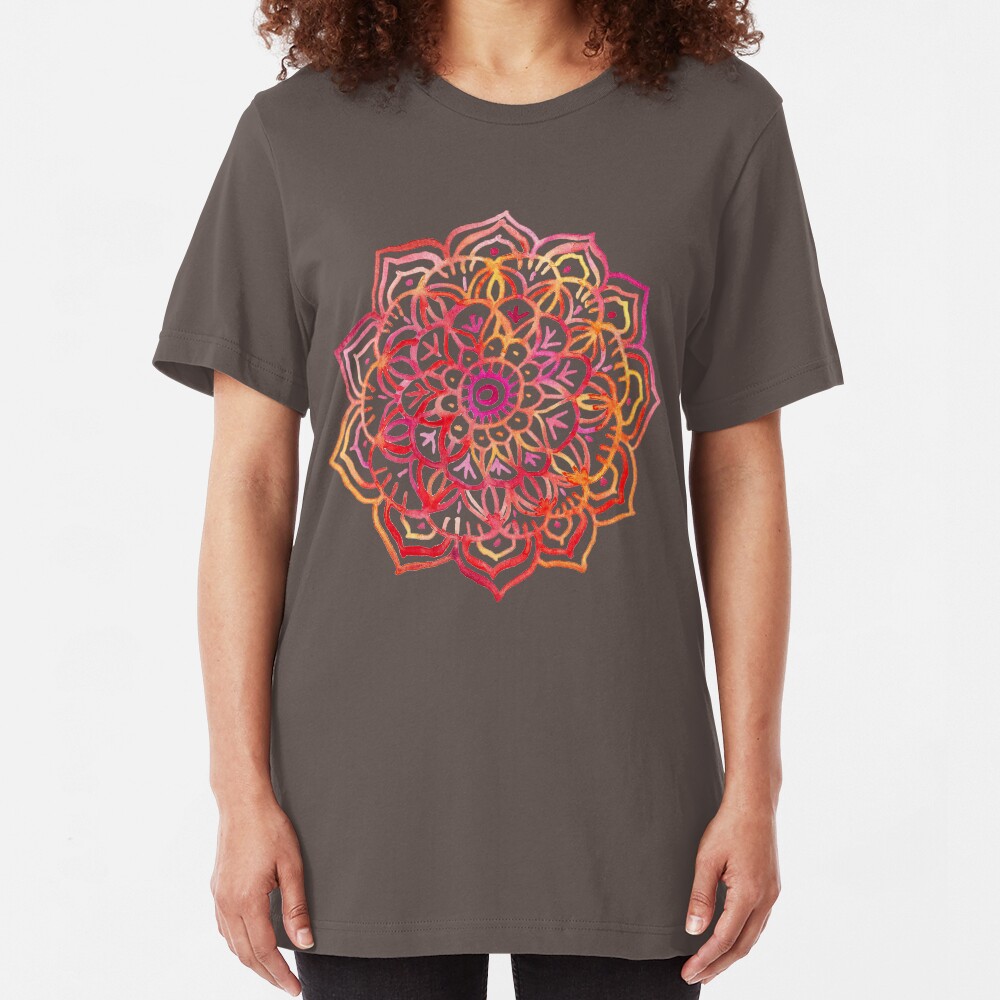 Aquarell Medaillon in den Farben des Sonnenuntergangs Slim Fit T-Shirt