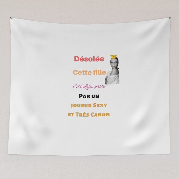 Aperçu de l'œuvre Tee Shirt Fun Humour T Shirt Originaux Original Désolée Cette Fille Est Déjà Prise Par Un Joueur Sexy Et Très Canon créée et vendue par Sandydesign.