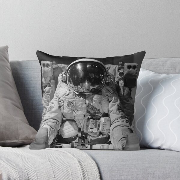 Artikelvorschau, Astronaut in schwarz und weiß entworfen und verkauft von RetroRobbo.