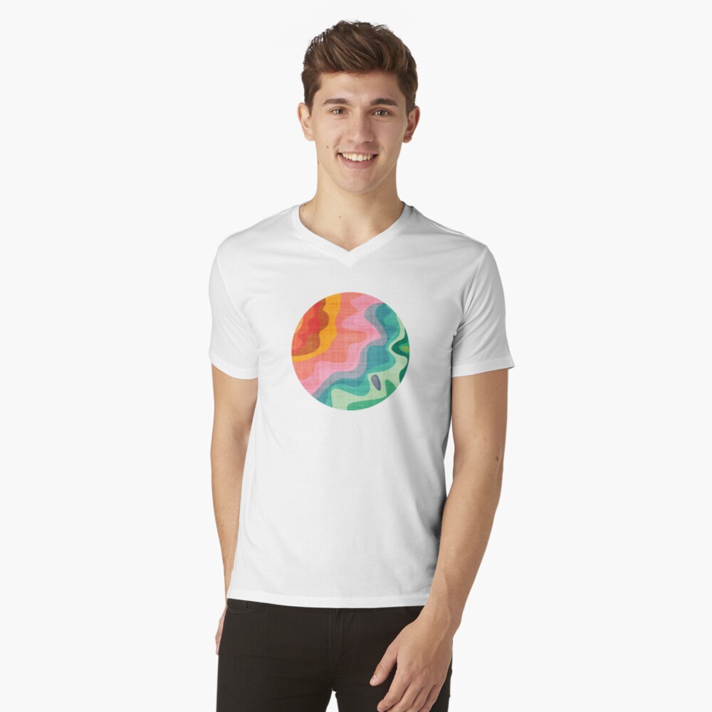 Aperçu de l'œuvre T-shirt col V créée et vendue par lisajaynemurray.