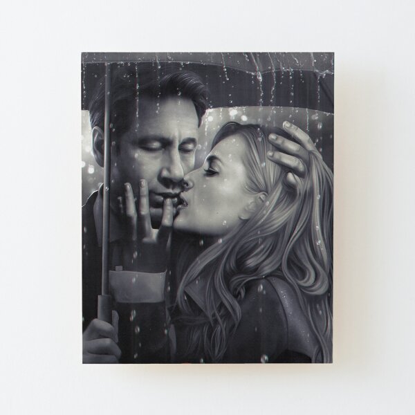 Mulder & Scully: Kiss under the rain Wood Mounted Print