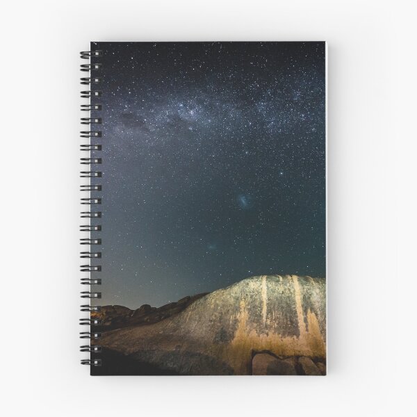 Aperçu de l'œuvre Dog Rocks Milky Way créée et vendue par Russell Charters.