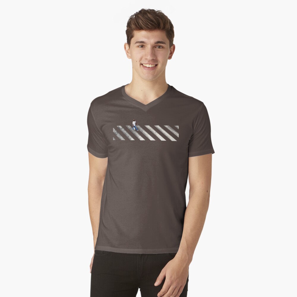 Aperçu de l'œuvre T-shirt col V créée et vendue par GillouParis.