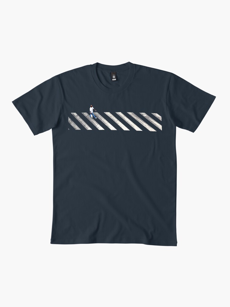 Aperçu 2 sur 4. T-shirt premium avec l'œuvre Stripes créée et vendue par GillouParis.