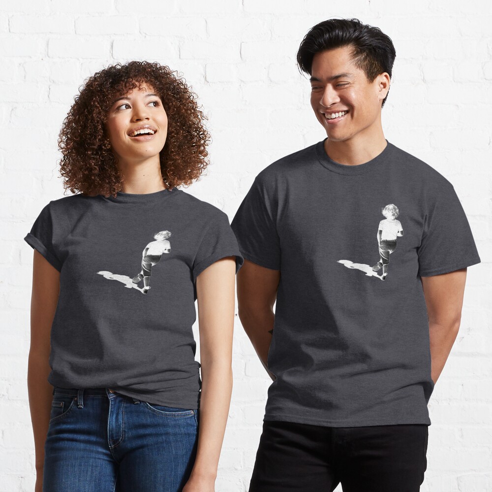 Aperçu de l'œuvre T-shirt classique créée et vendue par GillouParis.