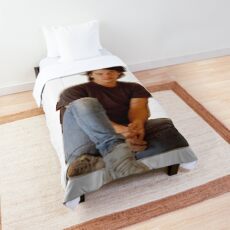 Dreamy Keanu Comforter