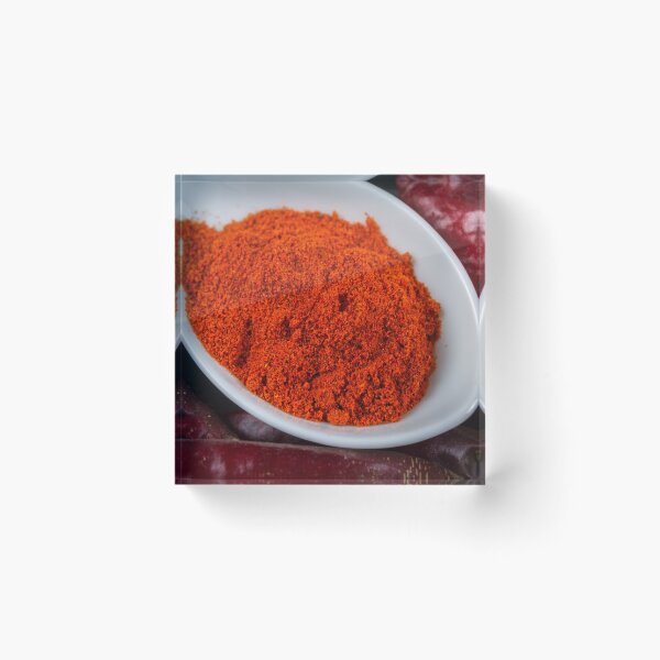 Artikelvorschau, Close up of Hungarian Paprika in spoon entworfen und verkauft von Andy Chisholm.