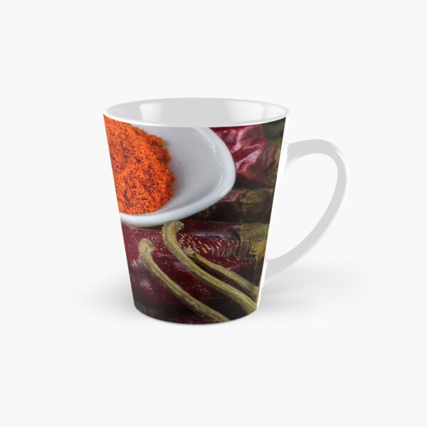 Artikelvorschau, Close up of Hungarian Paprika in spoon on bed of peppers, portrait. entworfen und verkauft von Andy Chisholm.