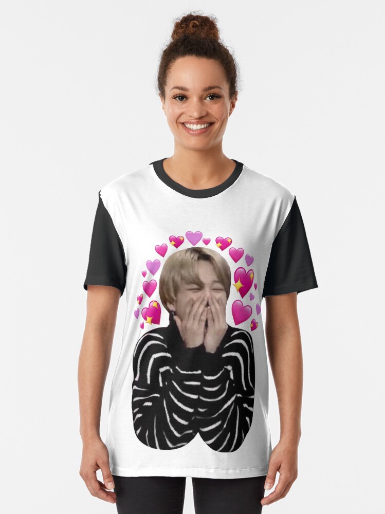 Thumbnail 2 von 5, Grafik T-Shirt, Jimin liebt es designt und verkauft von kaptenzissou.