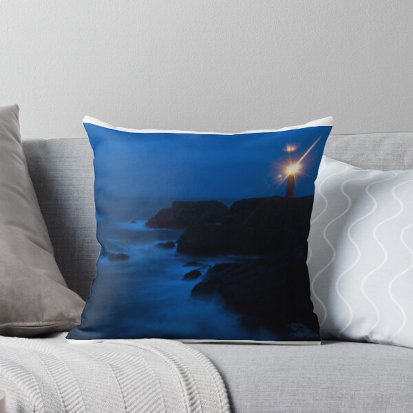 Aperçu de l'œuvre Butt of Lewis lighthouse Outer Hebrides Scotland créée et vendue par emergentdesigns.
