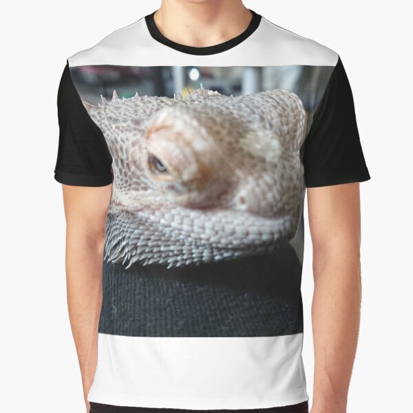 Bearded dragon head closeup Graphic T-Shirt