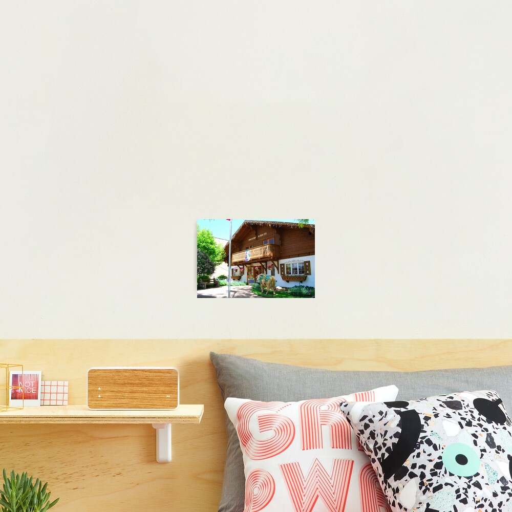 " vor dem schönen Maple Leaf Cheese & Chocolate Haus in New Glarus