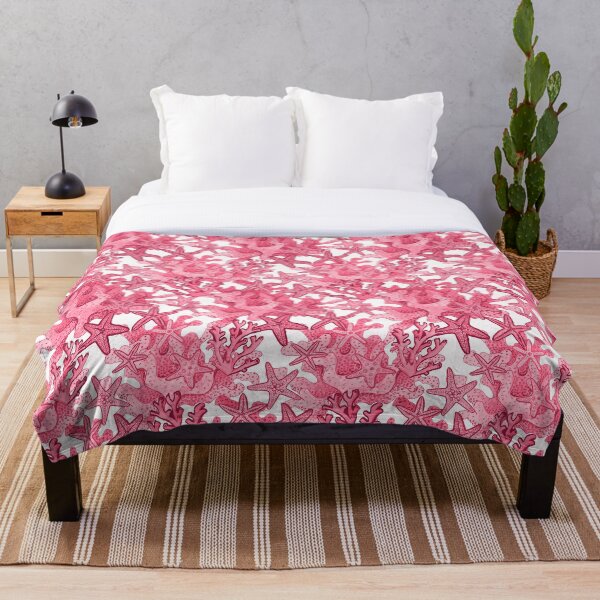 Aperçu de l'œuvre Étoile de mer rose et corail rose imprimé aquarelle sur toute la surface créée et vendue par MagentaRose.