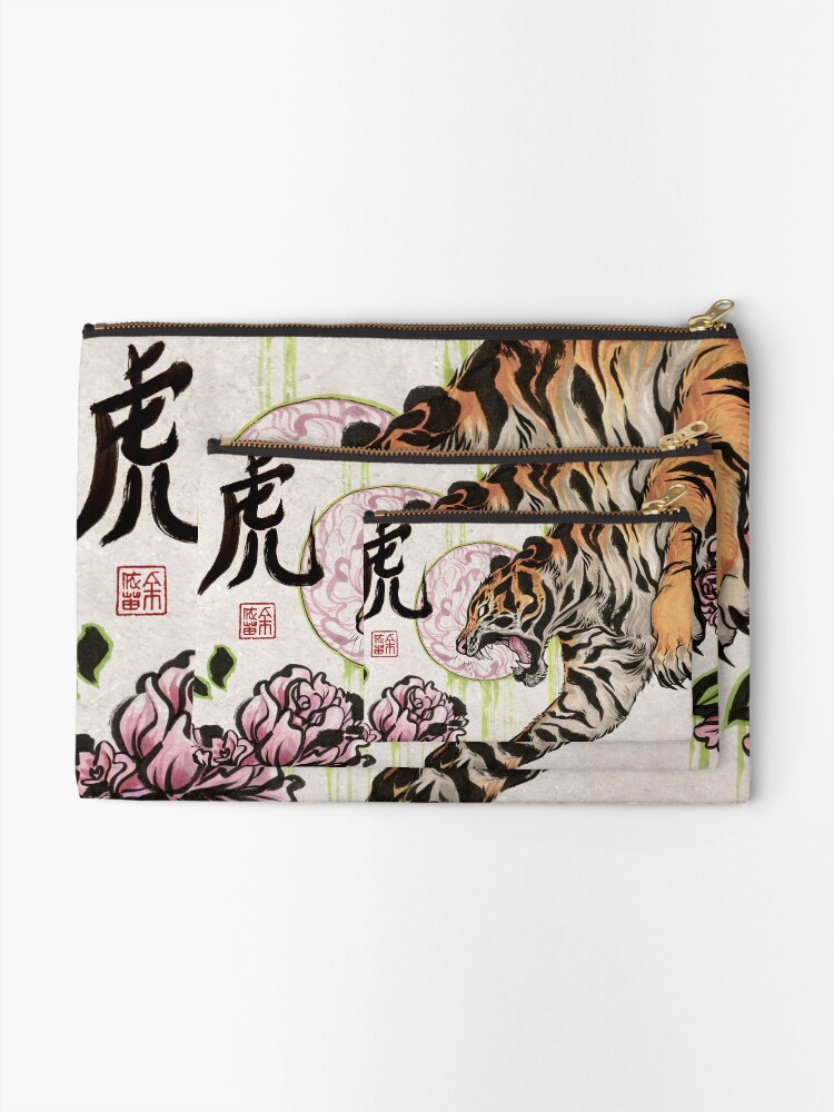 Aperçu 2 sur 4. Pochette avec l'œuvre tigre créée et vendue par kiriska.