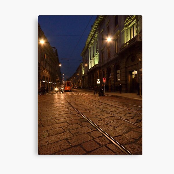 Per le vie di Milano di sera Canvas Print