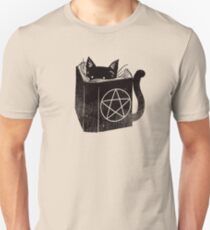 witchcraft cat Unisex T-Shirt