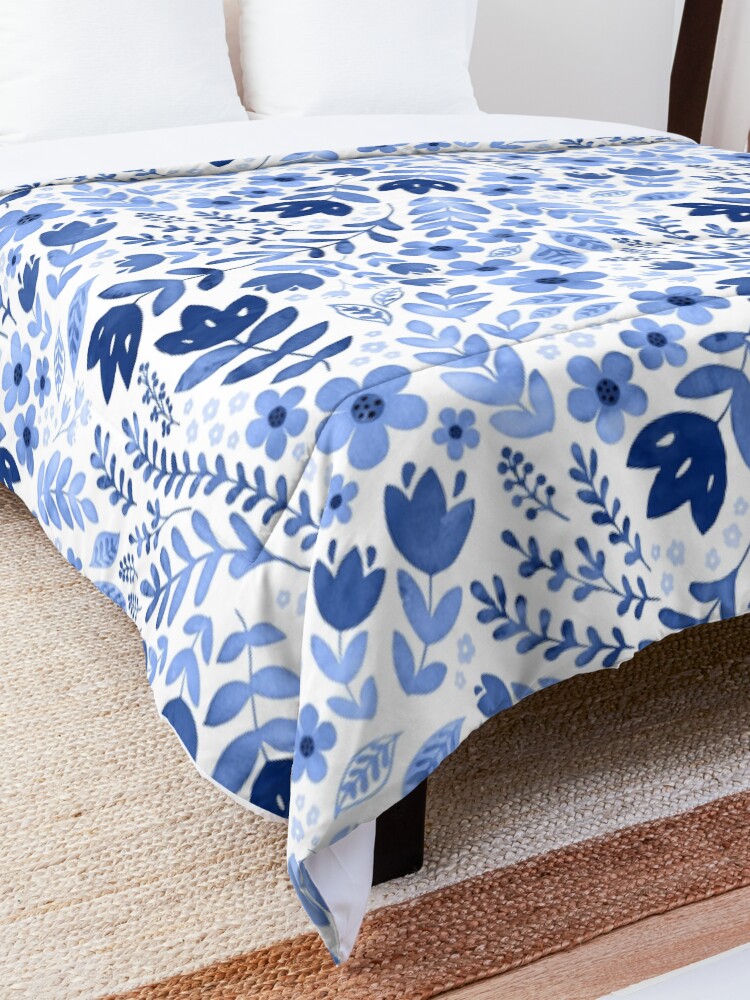 Alternate view of Blue watercolour floral Comforter