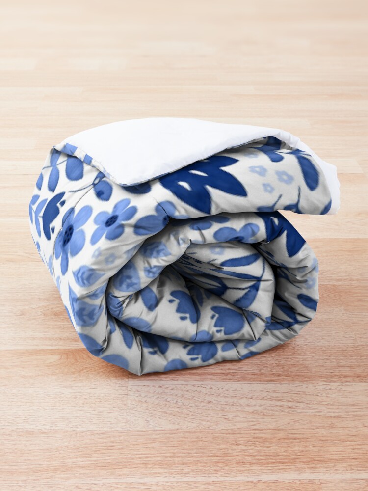 Alternate view of Blue watercolour floral Comforter