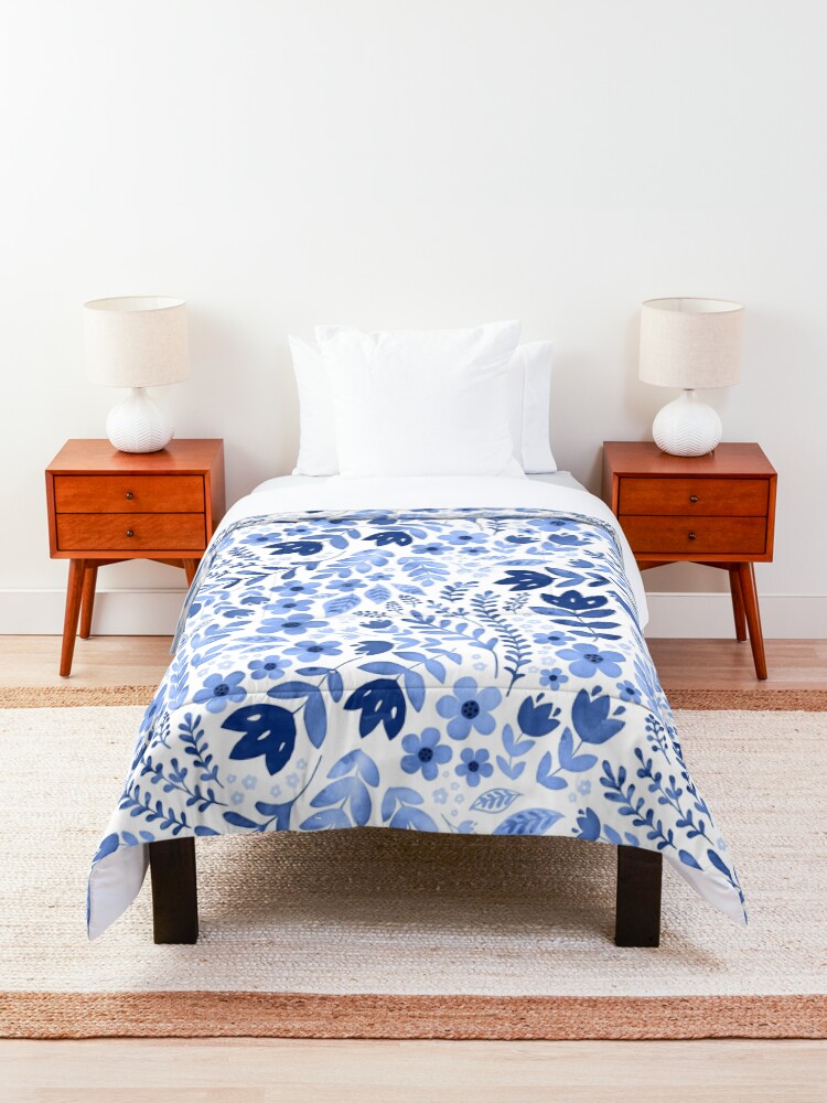 Alternate view of Blue watercolour floral Comforter