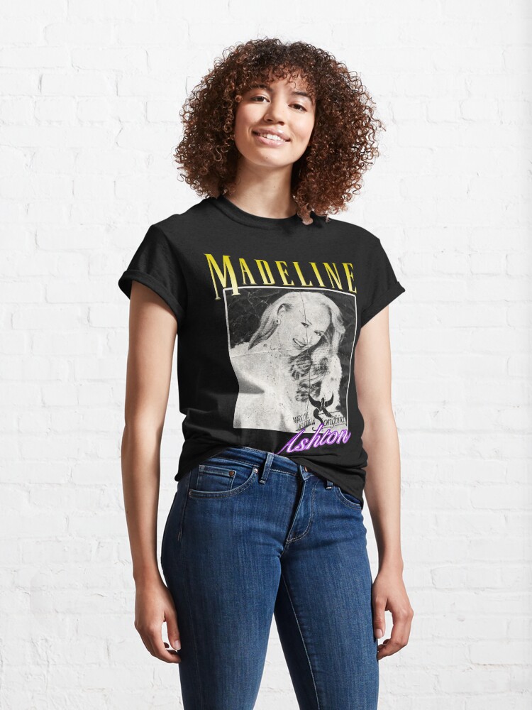 Vista alternativa de Camiseta clásica Madeline Ashton La muerte se convierte en ella