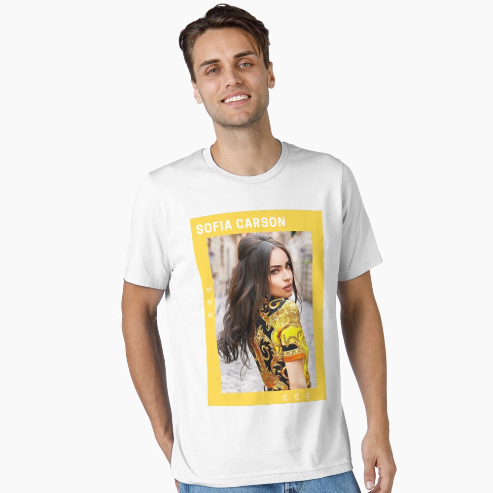 Vista previa del artículo con la obra «Camiseta esencial», diseñado y vendido por debnamcarson.