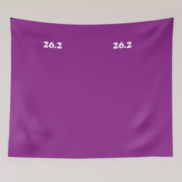 Aperçu de l'œuvre Chaussette violette Twenty Six Point Two Marathon créée et vendue par SunnyLemonader.