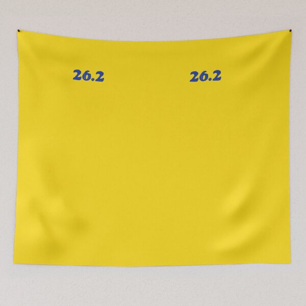 Aperçu de l'œuvre Chaussette Jaune et Bleu Twenty Six Point Two Marathon créée et vendue par SunnyLemonader.