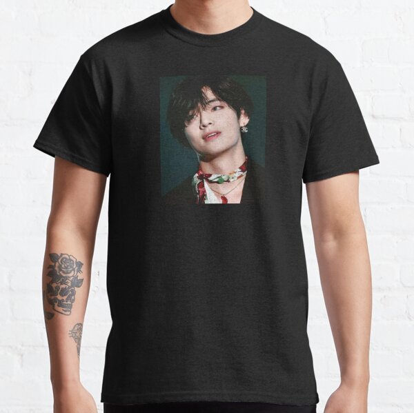 taehyung in tshirt