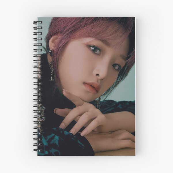 Aperçu de l'œuvre IZ * ONE FIESTA CHOI YENA créée et vendue par PD101EMPORIUM.