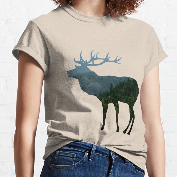 Hirsch mit Wald, Bäumen und Bergen Classic T-Shirt