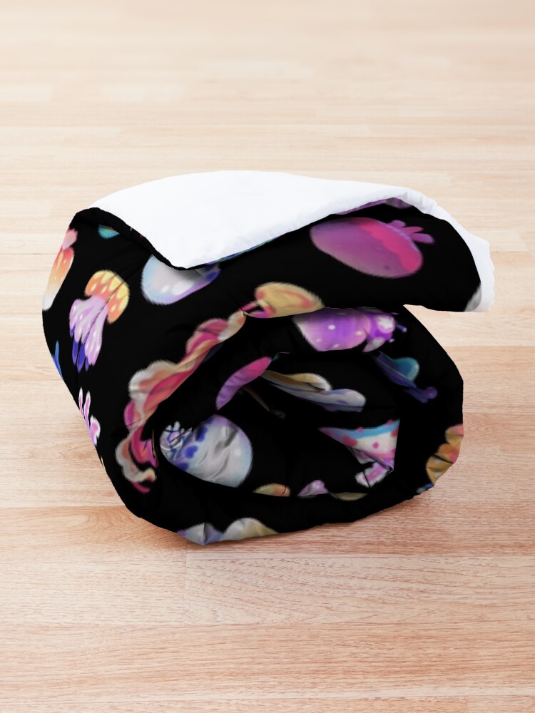 Alternate view of Jellyfish Day Comforter