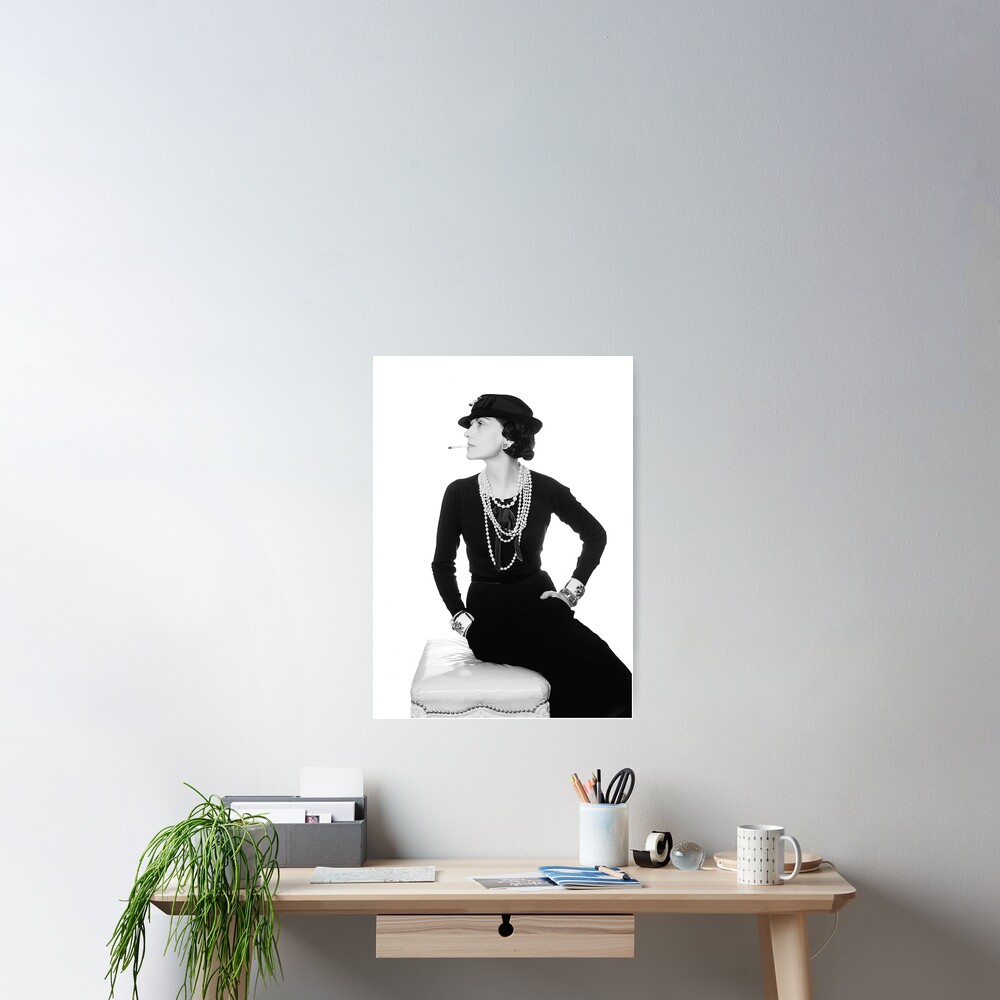 Mode Ikone Franzosische Frau Mit Perlen Schwarzweiss Kunst Poster Von Modernretro Redbubble