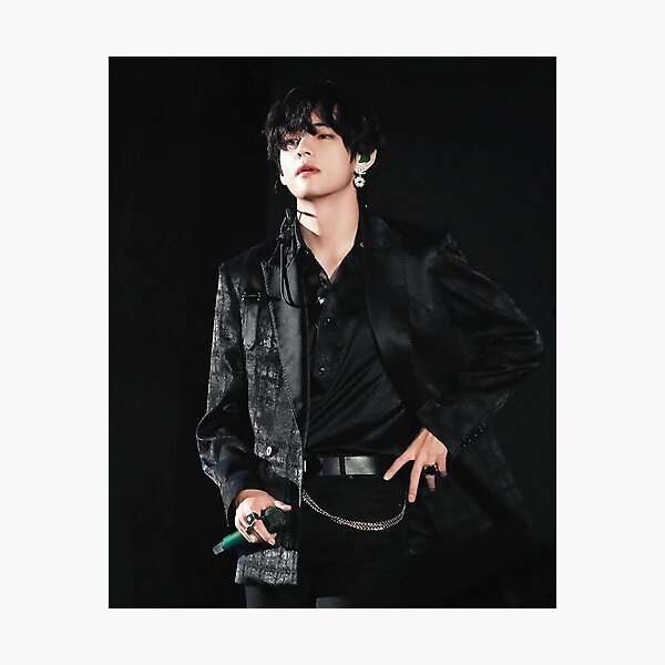 V in all black Photographic Print