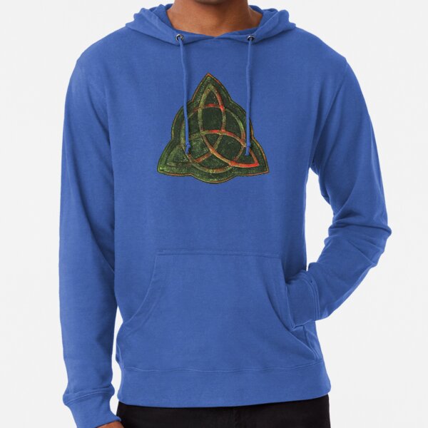 Je voulais rendre hommage à cette conception de nœud triquetra!
© 2019 CBS. ARR. Sweat à capuche léger