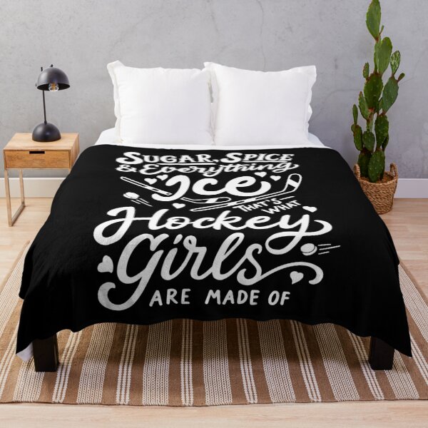 Artikelvorschau, Sugar Spice & Everything Ice Netter Hockey-Mädchen-Sport entworfen und verkauft von yesqueen.