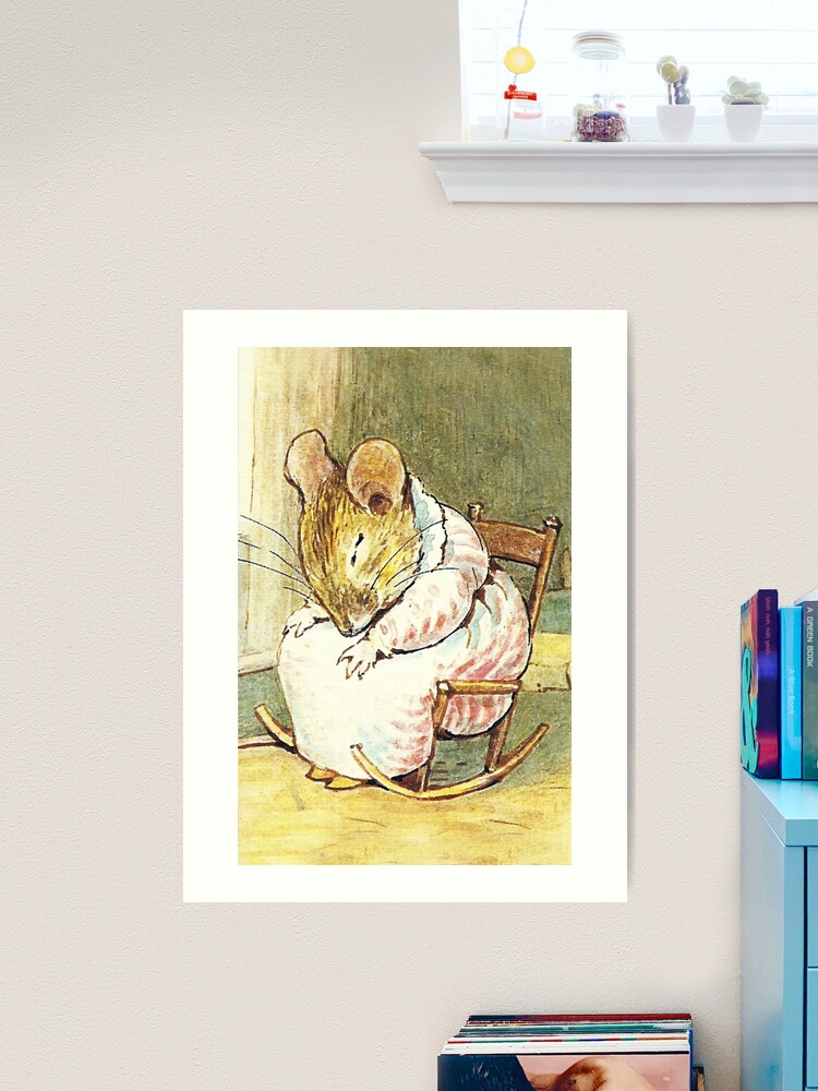 Lámina rígida for Sale con la obra «Ratón dormido en una mecedora - Beatrix  Potter» de forgottenbeauty