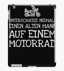 Unterschatze Niemals Einen Alten Mann Auf Einem iPad Case/Skin