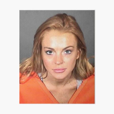 Vista previa del artículo con la obra «Lindsay Lohan 2010 Mugshot», diseñado y vendido por yallalreadyknow.