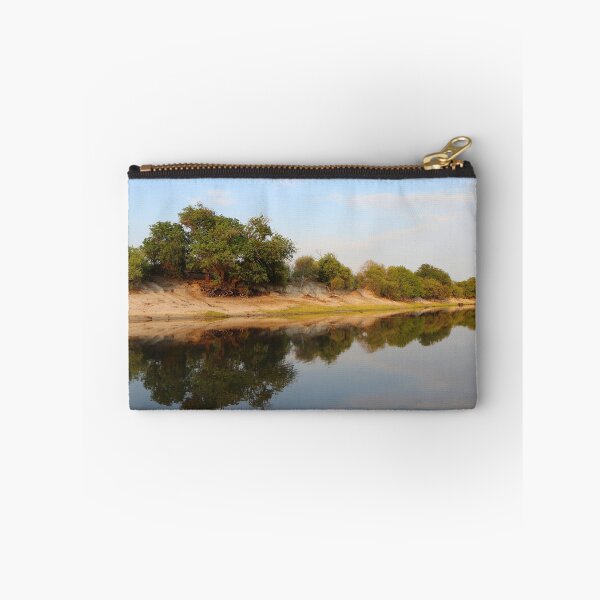 Aperçu de l'œuvre Réflexions, tôt, matin, rivière chobe, botswana, afrique créée et vendue par FranWest.