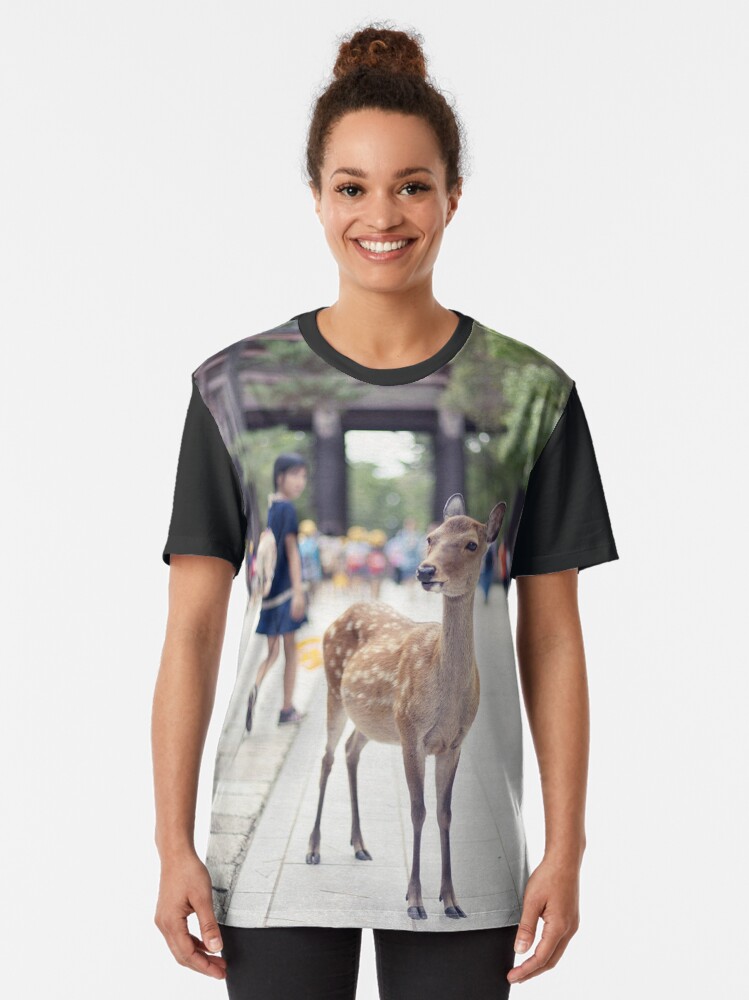 T-shirt graphique ''Biche Nara Fille' : autre vue