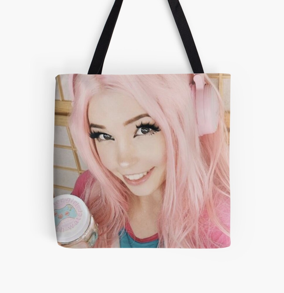 Pañuelo for Sale con la obra «Agua de baño Belle Delphine» de Rainfalling |  Redbubble