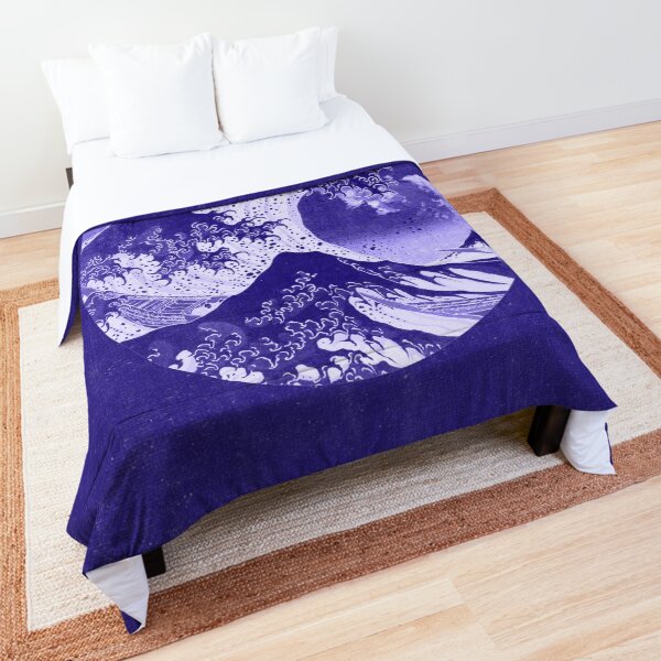 Artikel-Vorschau von Die Große Welle vor dem Kanagawa Mount Fuji Eruption-Purple, designt und verkauft von anthonylonder.