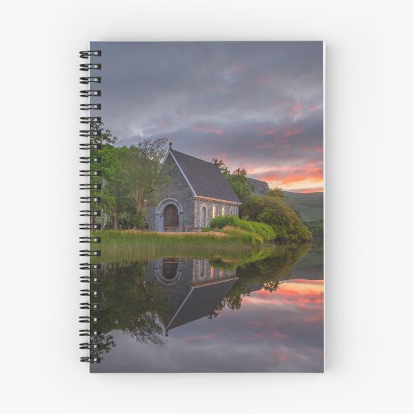Artikelvorschau, Kirche auf einem Seeufer Gouganne Barra County Cork Ireland entworfen und verkauft von Zdrojewski.