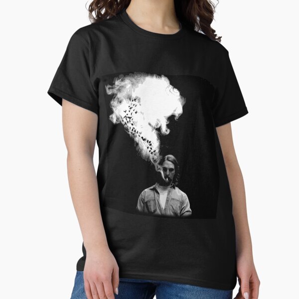 Vista previa del artículo con la obra «Rustin Cohle del verdadero detective fumando un cigarrillo», diseñado y vendido por L. Layne.