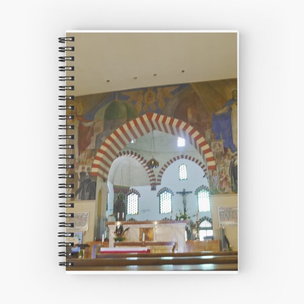 Aperçu de l'œuvre Église paroissiale de Inner City, Pecs, Hongrie, intérieur créée et vendue par Margaret Hyde.