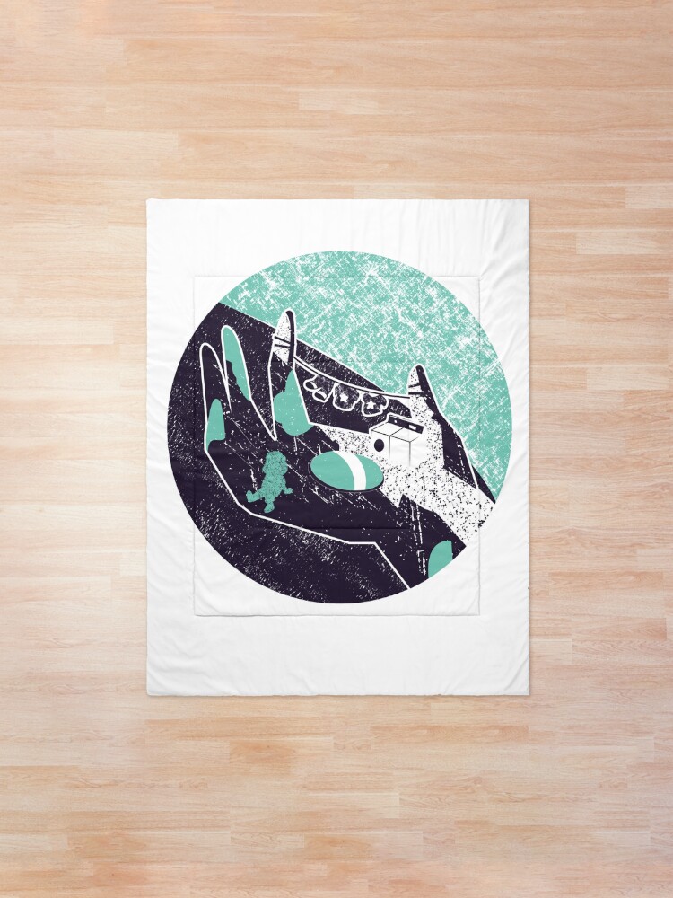 Alternate view of On the hand Comforter